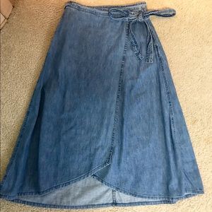 GAP Denim Skirt WITH pockets!!!